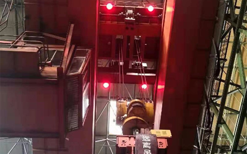 Precision and Safety Spotlight For Overhead Cranes - TOPTREE