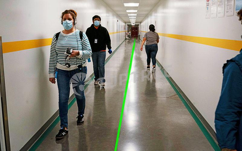 proiettore di linea laser con passerella virtuale